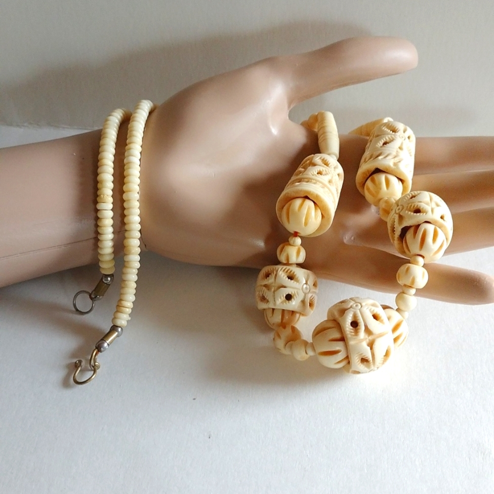 VINTAGE HAWAIIAN HAND CARVED BOVINE BONE WEDDING NECKLACE  26" LONG